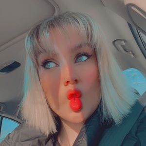 Meet your Posher, Denika